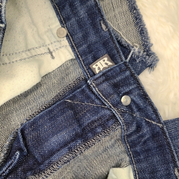 Rock & Republic Jean Shorts - Picture 2 of 9